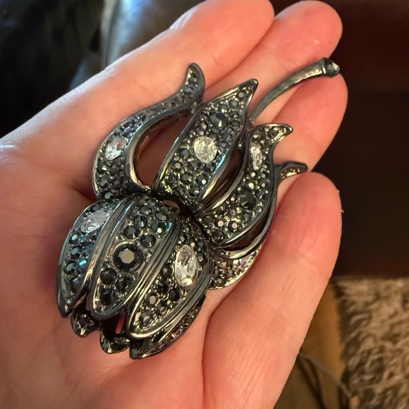 KJL Kenneth Jay Lane Black & Clear Crystal Flower Brooch – Statement Pin - Picture 3 of 6